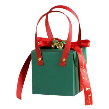 Классическая красная рождественская подарочная коробка с ручкой, бантом, лентой, украшенной колокольчиком, кубической упаковочной коробкой с буквенным принтом