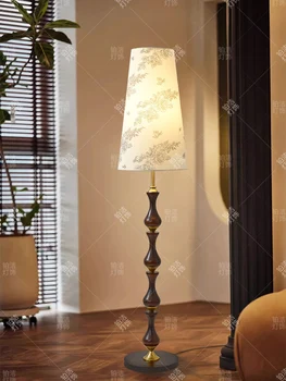 Бесшумный торшер во французском стиле в античном стиле, диван в гостиной, американское ретро, массив дерева, атмосфера спальни, Настольная лампа