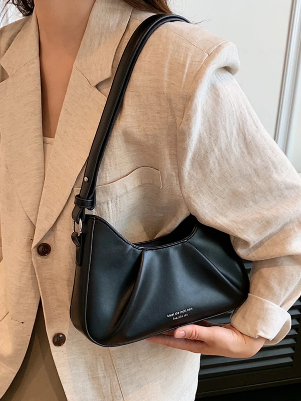 Маленькая сумка женская 2023 новая летняя сумка-мессенджер модная сумка на одно плечо подмышкой