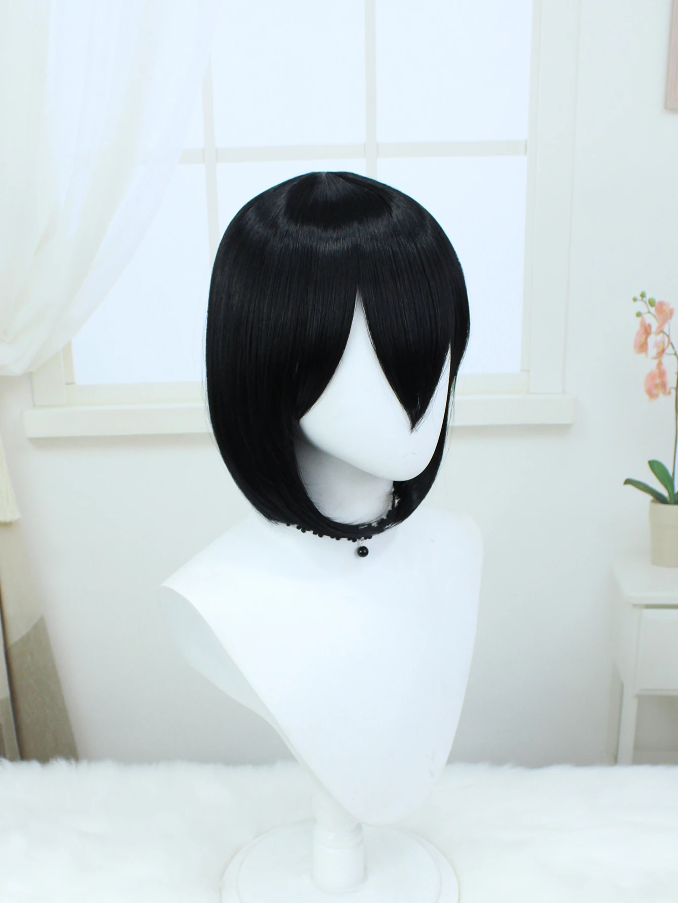 Короткий прямой синтетический парик длиной 11,8 дюйма для косплея Вечерние Наряды с челкой Универсальный костюм для игры в аниме Многоцветный с кепкой