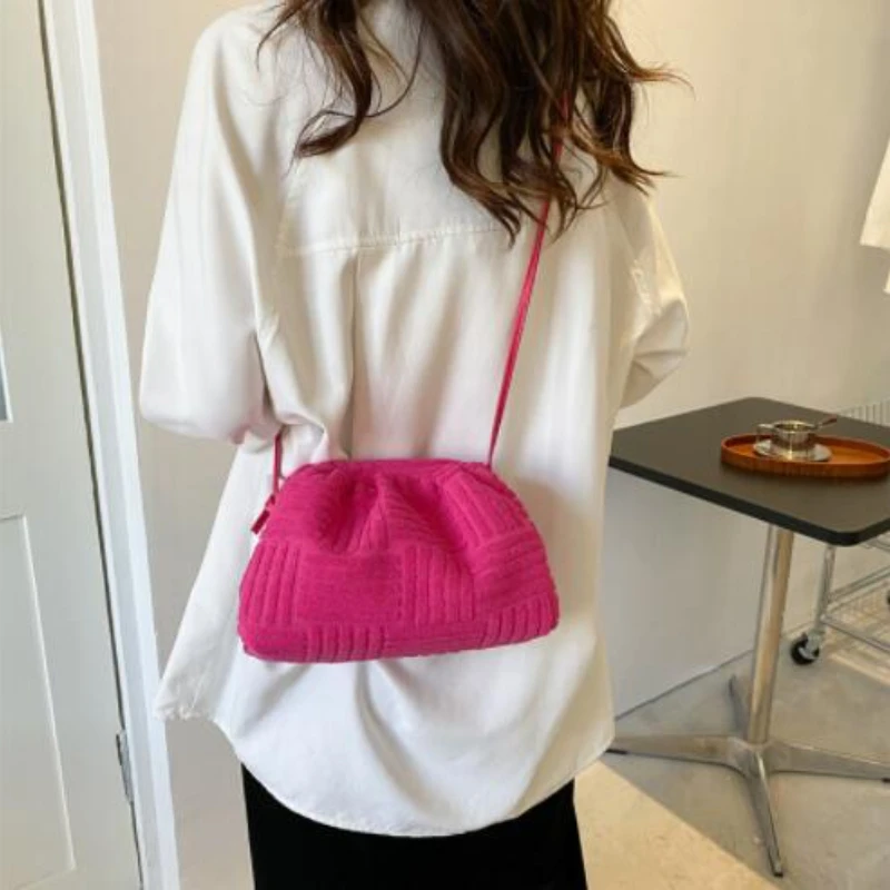 Роскошная новая сумка для полотенец, сумка 2023, женская модная популярная портативная сумка-ведро, сумка на цепочке через плечо, сумка-мессенджер